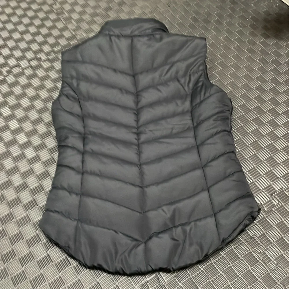 Black puffer vest aeropostale size extra small zipper front